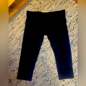 Lululemon athletica crop yoga leggings black size 10
